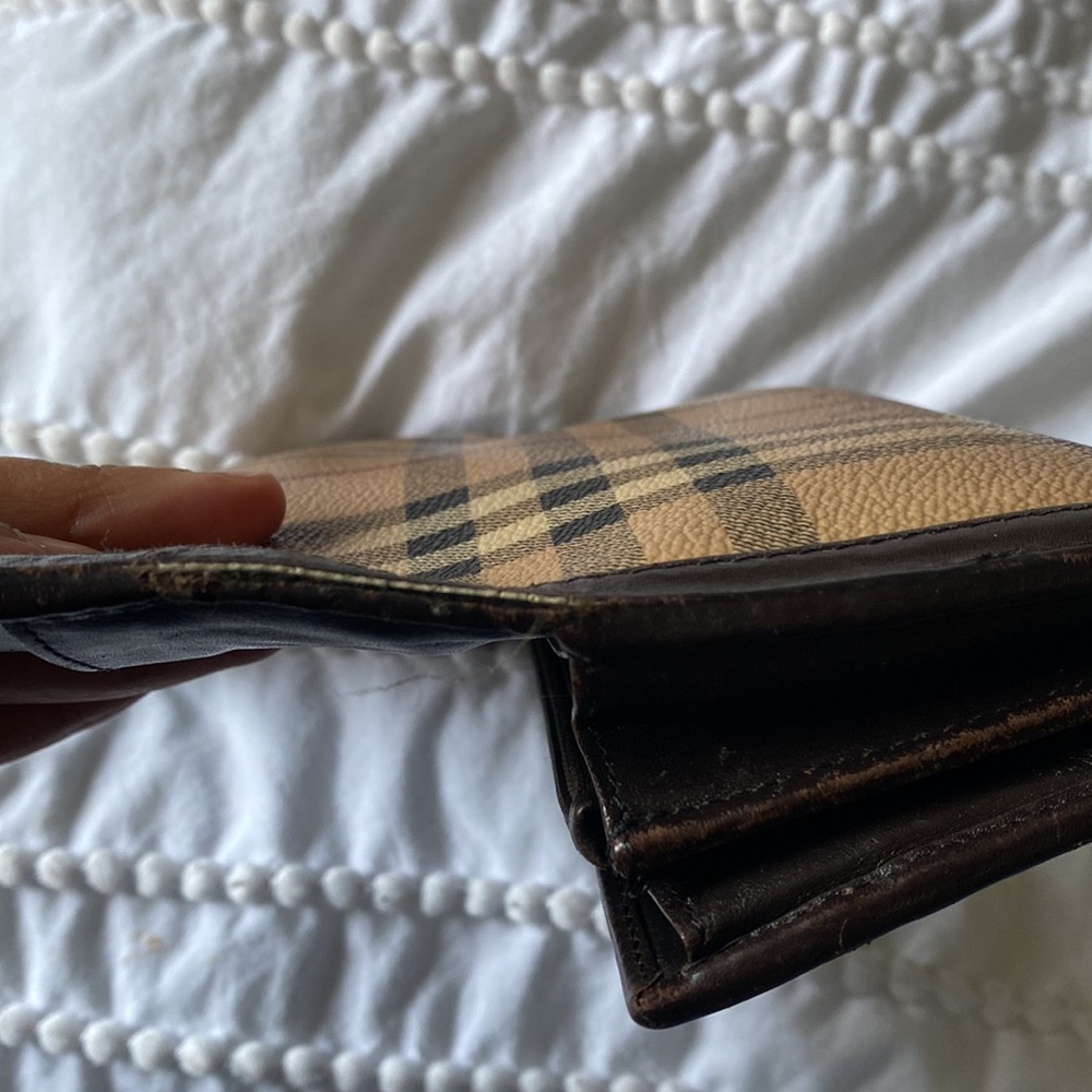 Authentic Burberry Wallet - Picture 8 of 9